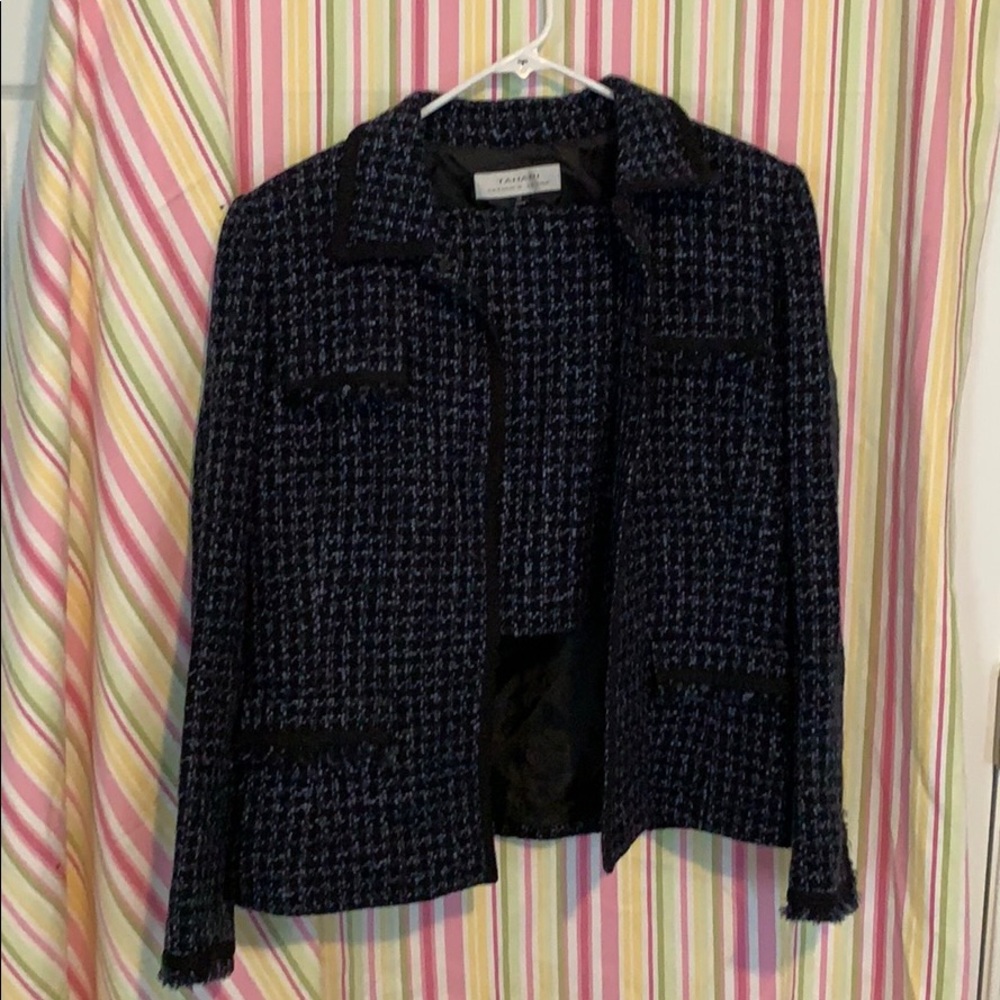 Tahari 2- pc suit